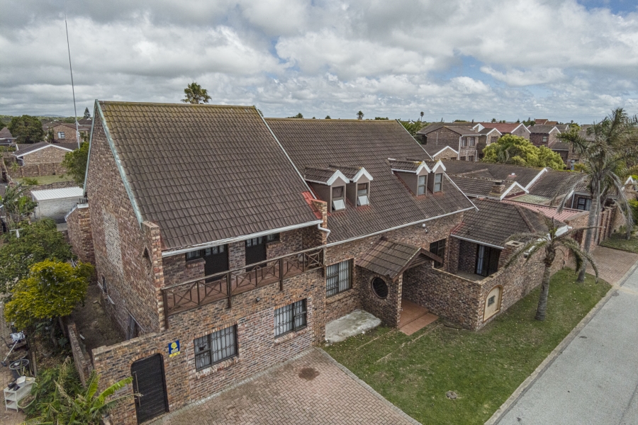 9 Bedroom Property for Sale in Summerstrand Eastern Cape